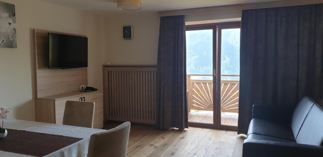 One-Bedroom Apartment,1479881573:JPEG